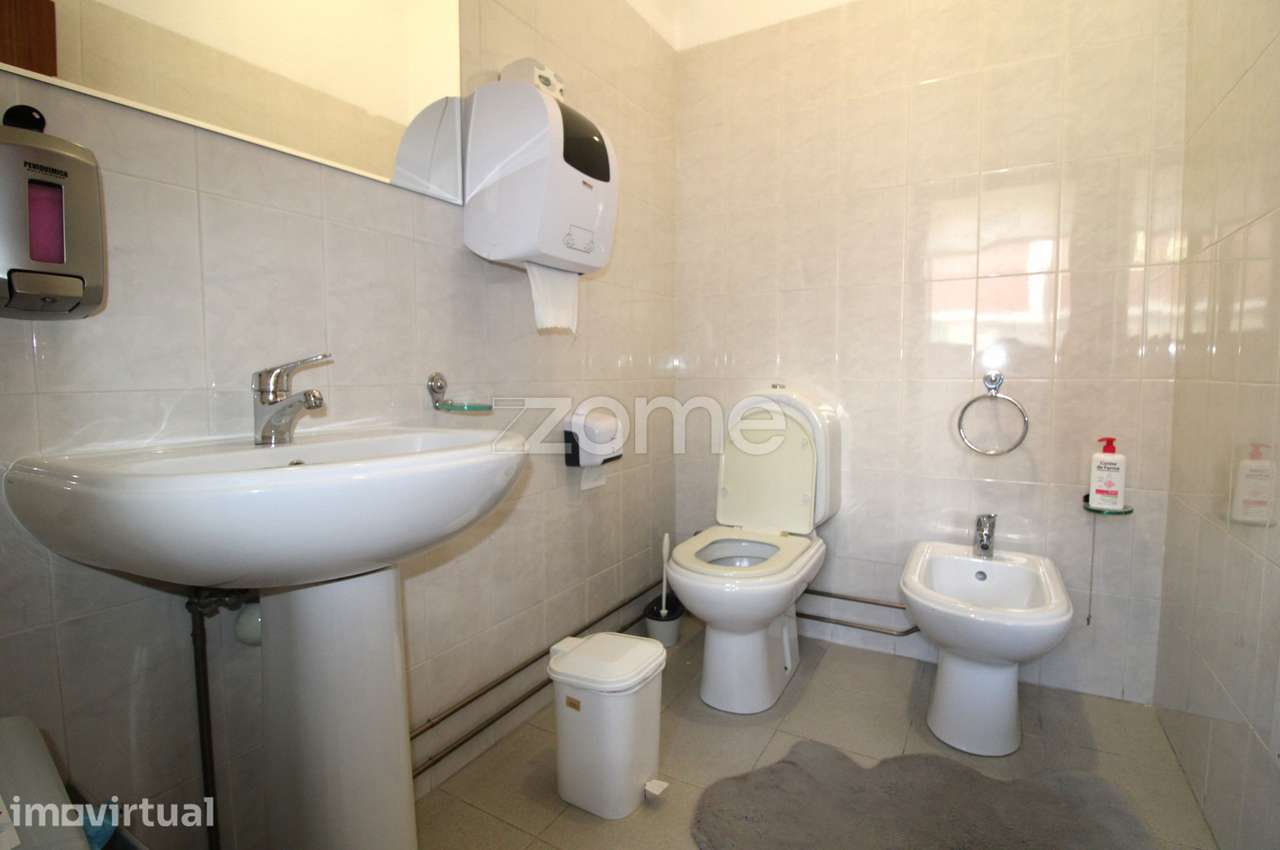 Pavilhão Comercial com +1.000 m² na Zona Industrial do Socorro – Fa... - Grande imagem: 3/16