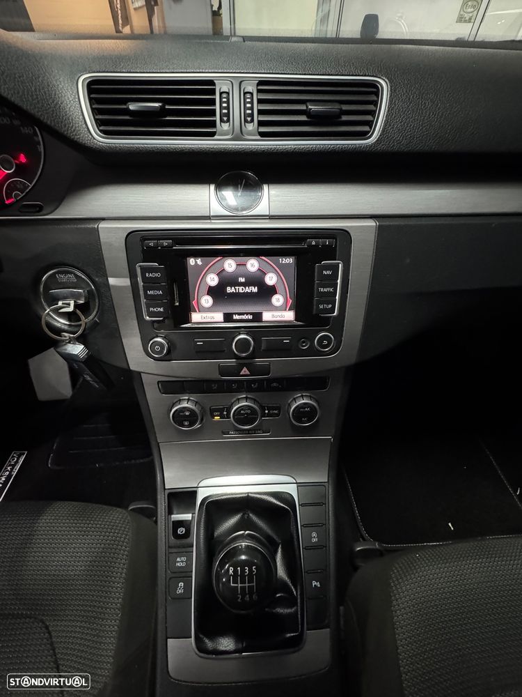 VW Passat Variant 1.6 TDI BlueMotion Highline - 26