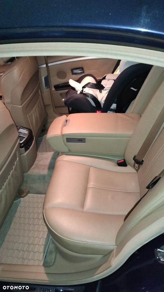BMW Seria 7 750i - 10