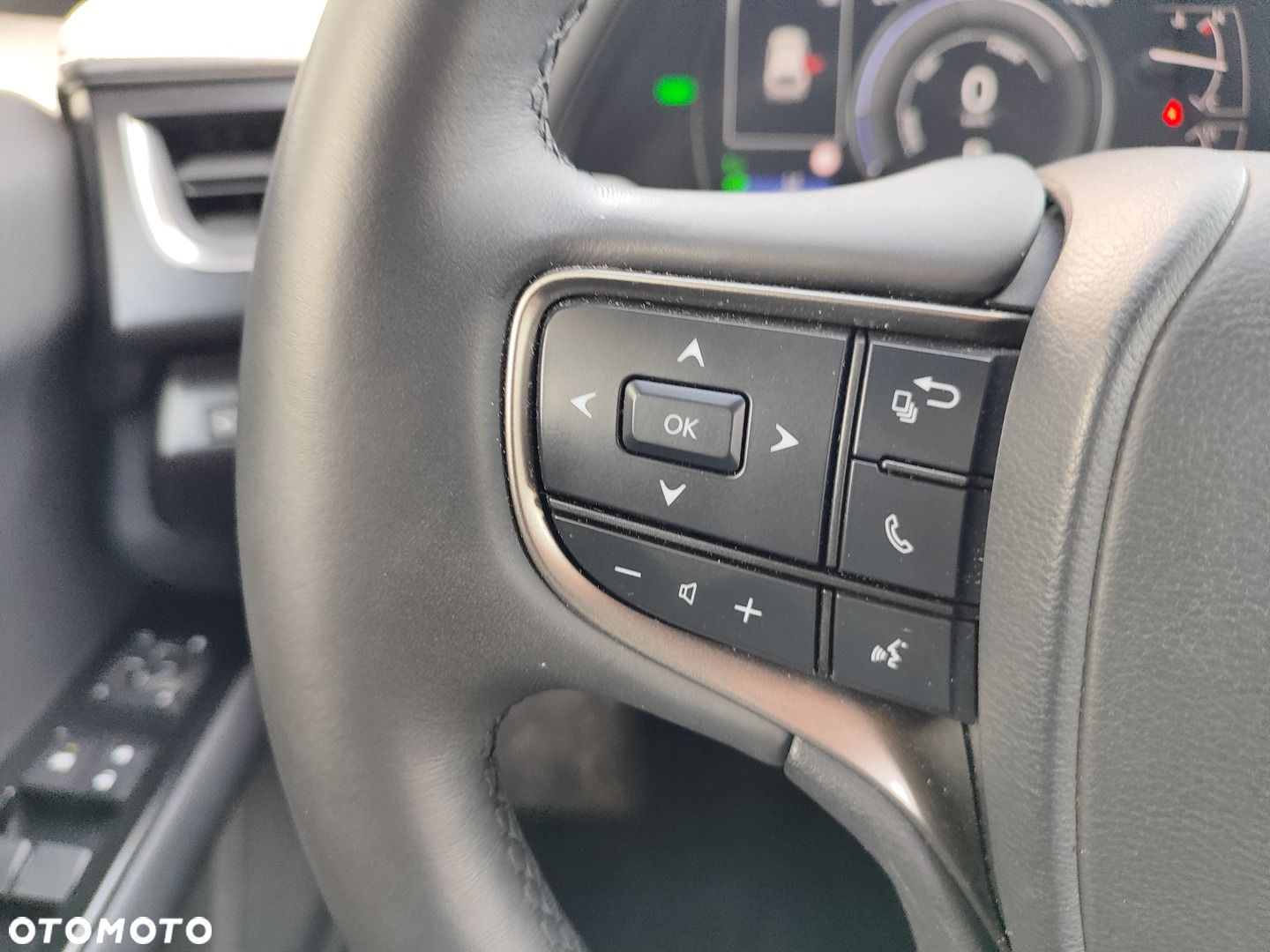 Lexus UX - 25