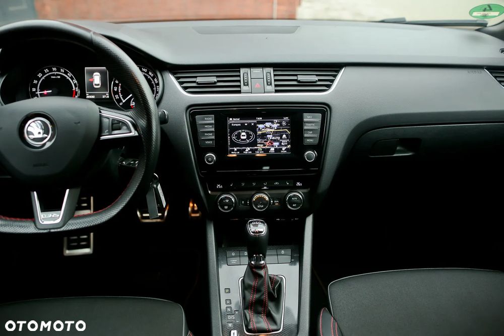Skoda Octavia 2.0 TDI DSG RS - 22
