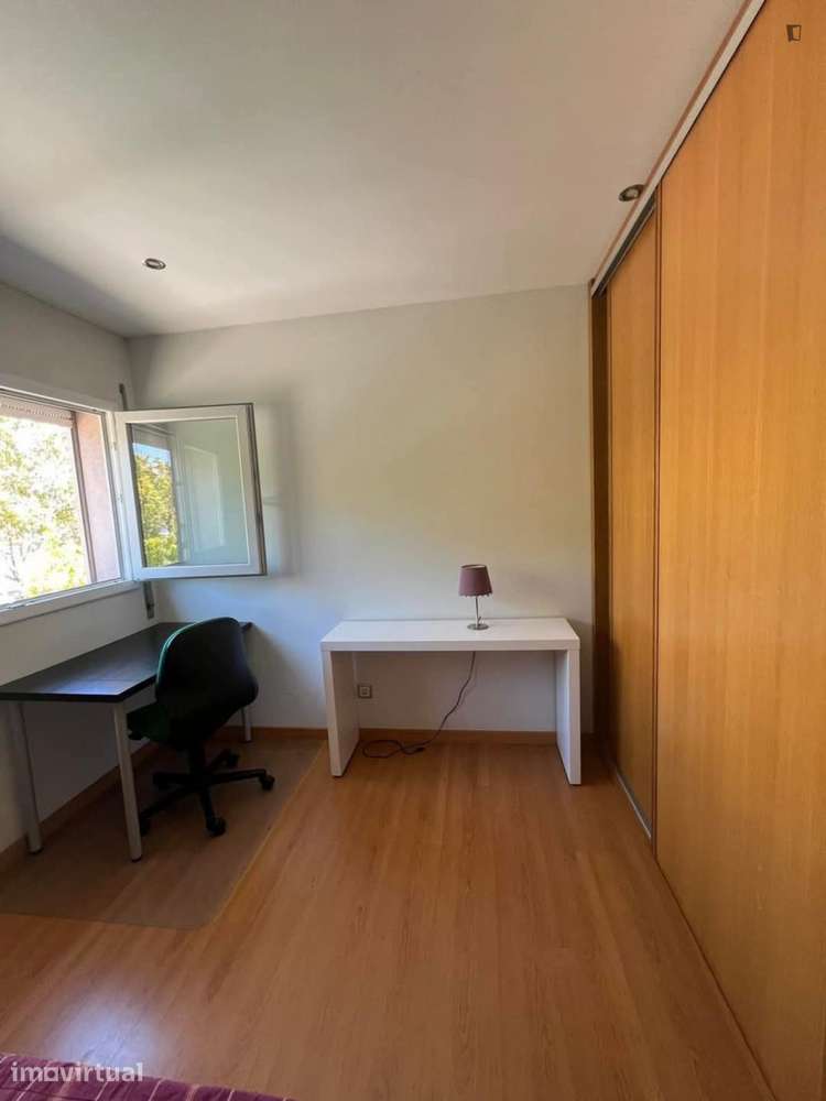 Quarto - localizado em Alto de São João Coimbra - Grande imagem: 4/7