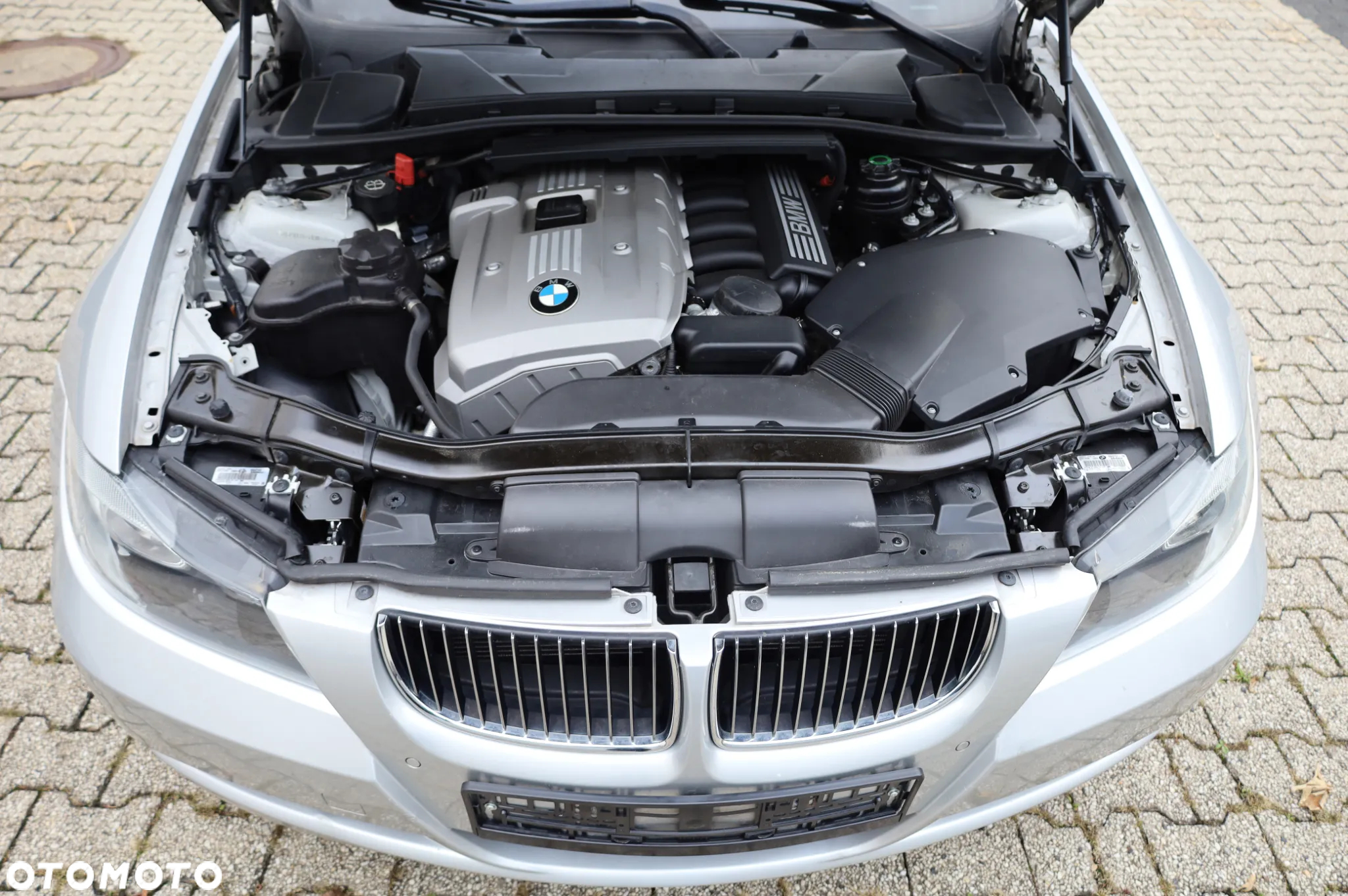 BMW Seria 3 325xi Touring - 11
