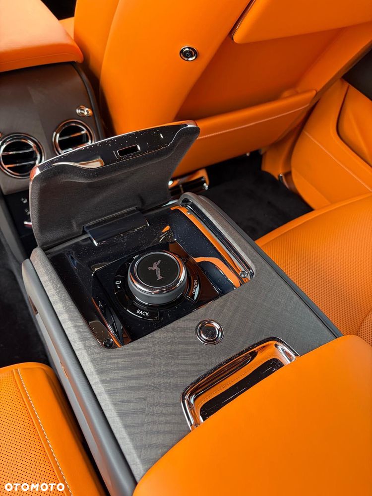 Rolls-Royce Cullinan - 12