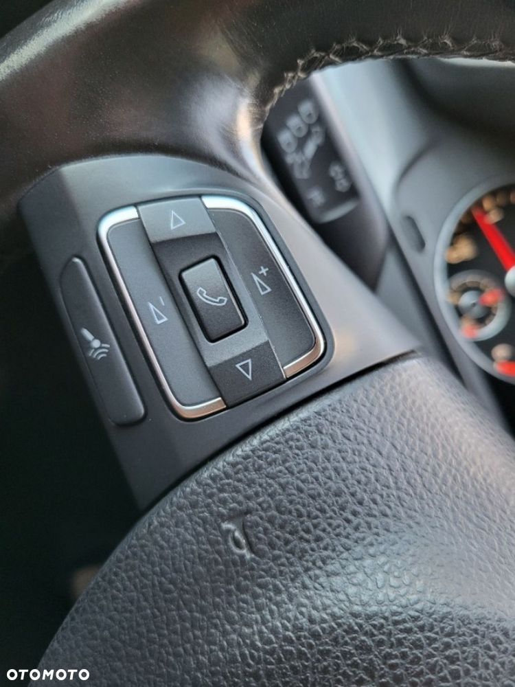 Volkswagen Passat - 32