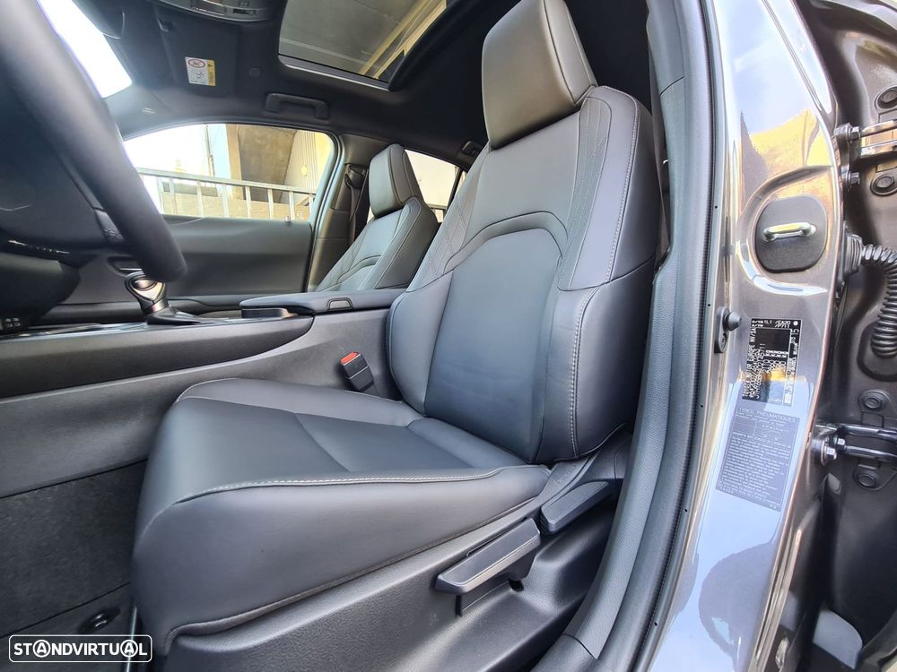 Lexus UX 250h Sport - 14