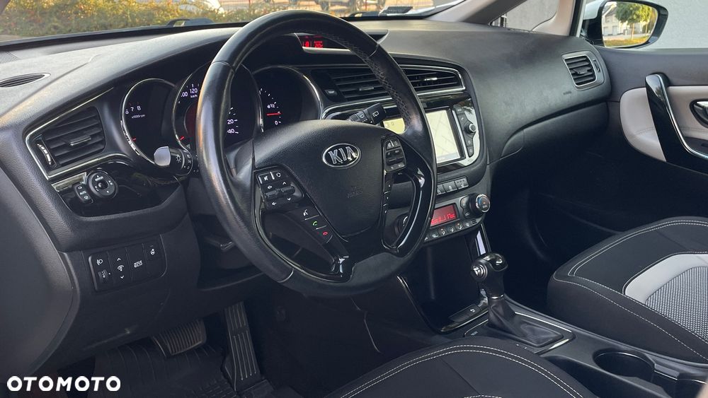 Kia Ceed - 16