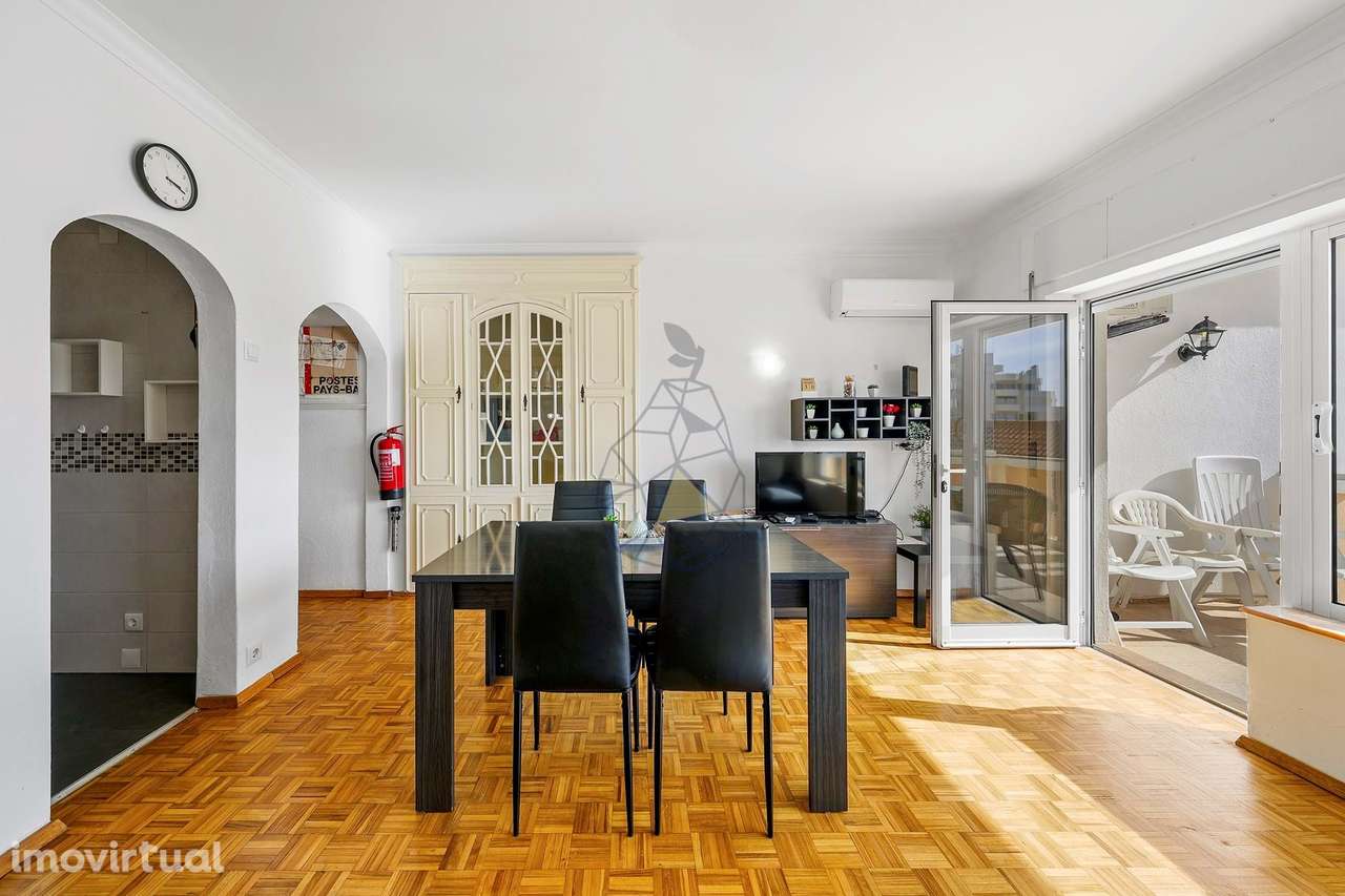 Apartamento T1  com Garagem e Piscina  no Coração da Praia da Rocha - Grande imagem: 5/60