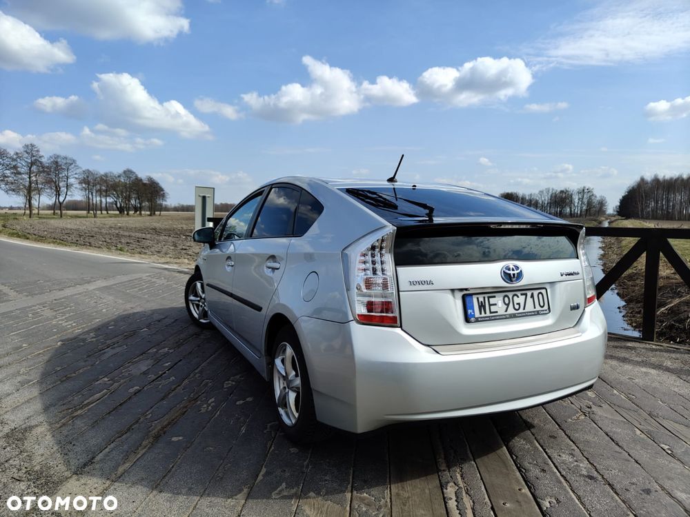 Toyota Prius (Hybrid) - 13