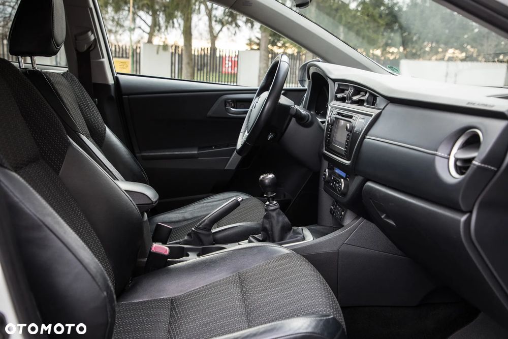 Toyota Auris 1.6 Prestige - 29
