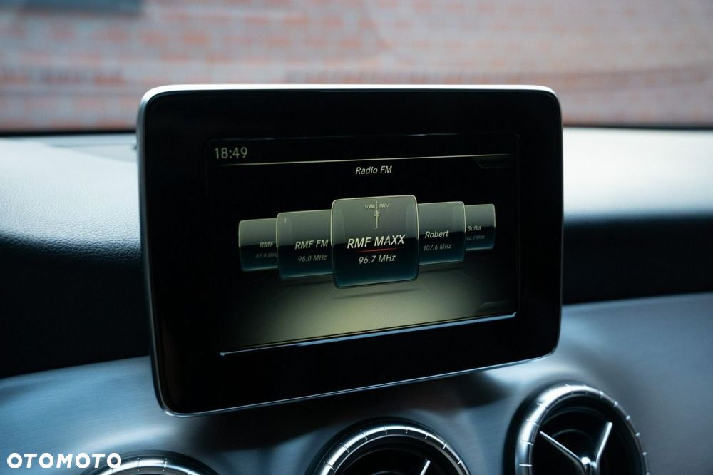 Mercedes-Benz CLA 200 7G-DCT AMG Line - 24