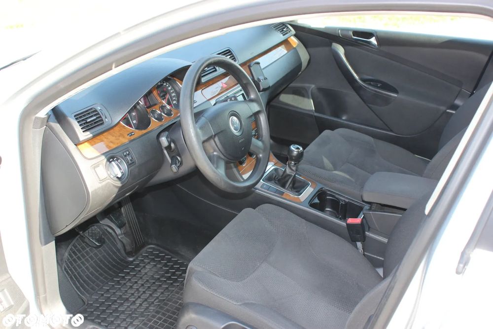 Volkswagen Passat 1.6 FSI Highline - 8