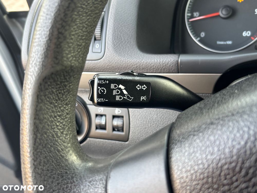 Volkswagen Touran 1.9 TDI DSG Conceptline - 13