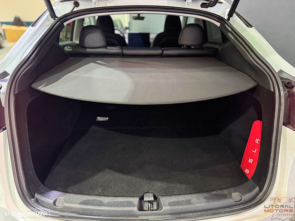 Tesla Model Y Long Range Dual Motor AWD - 11