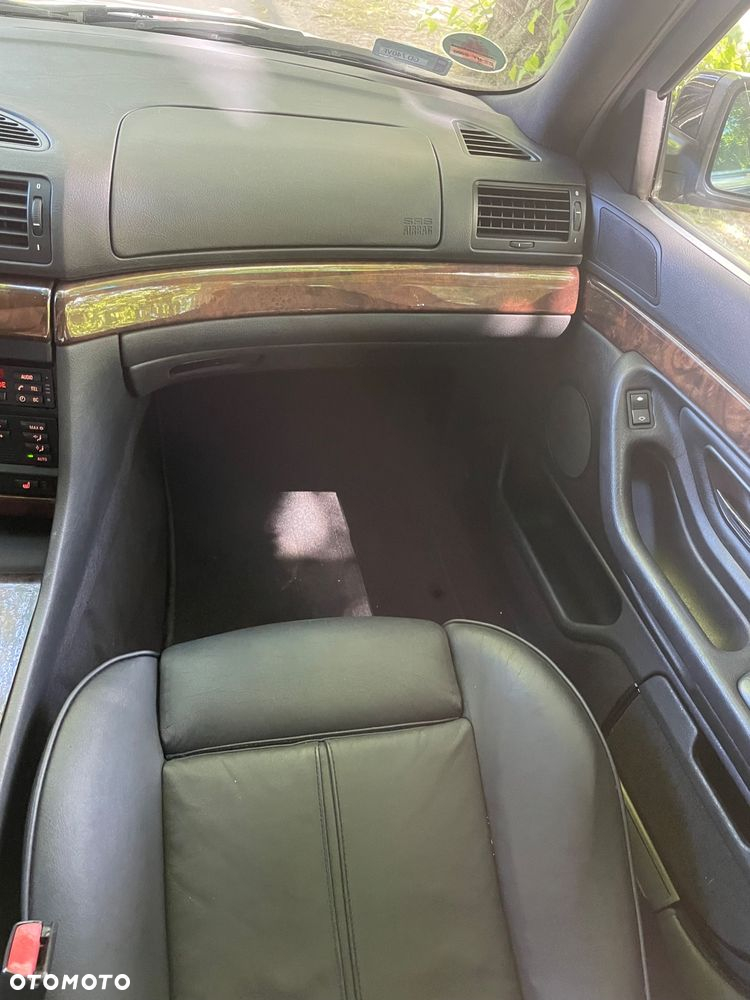 BMW Seria 7 740i - 21