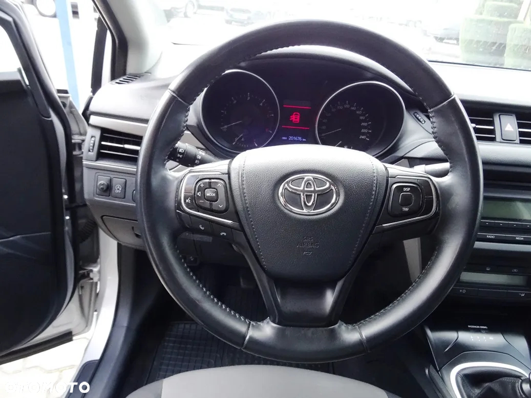 Toyota Avensis 1.6 D-4D Active - 21
