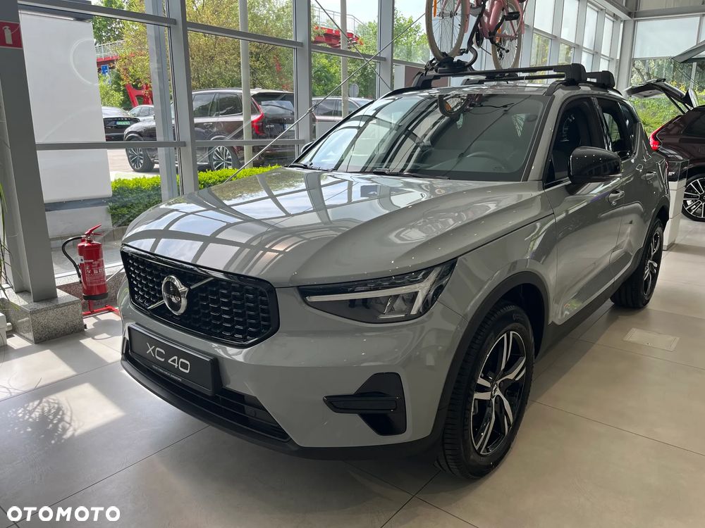 Volvo XC 40 B3 Plus Dark - 2