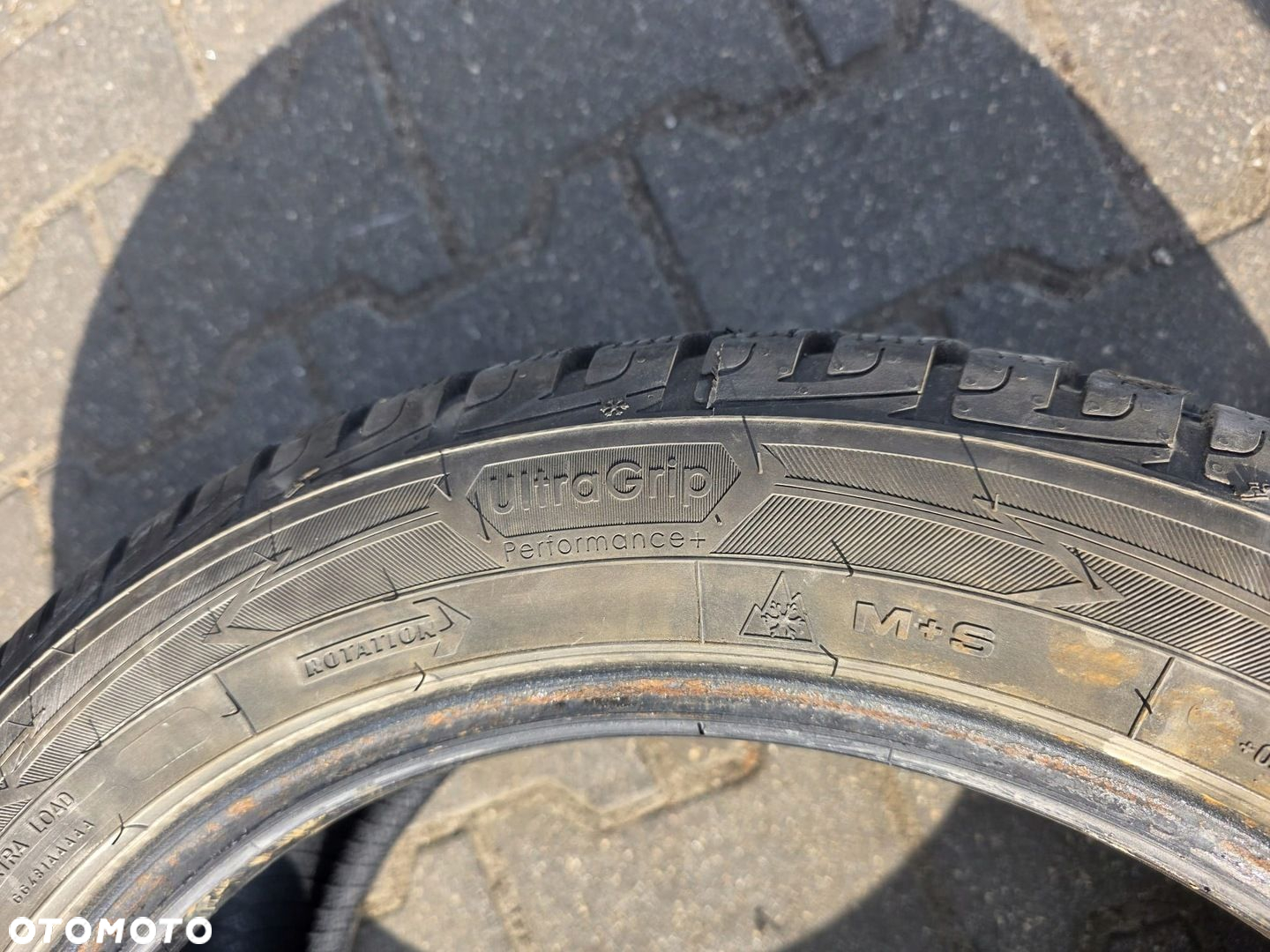 OPONY ZIMOWE 2SZT GOODYEAR Ultra Grip Performance  R17 225/50 - 4