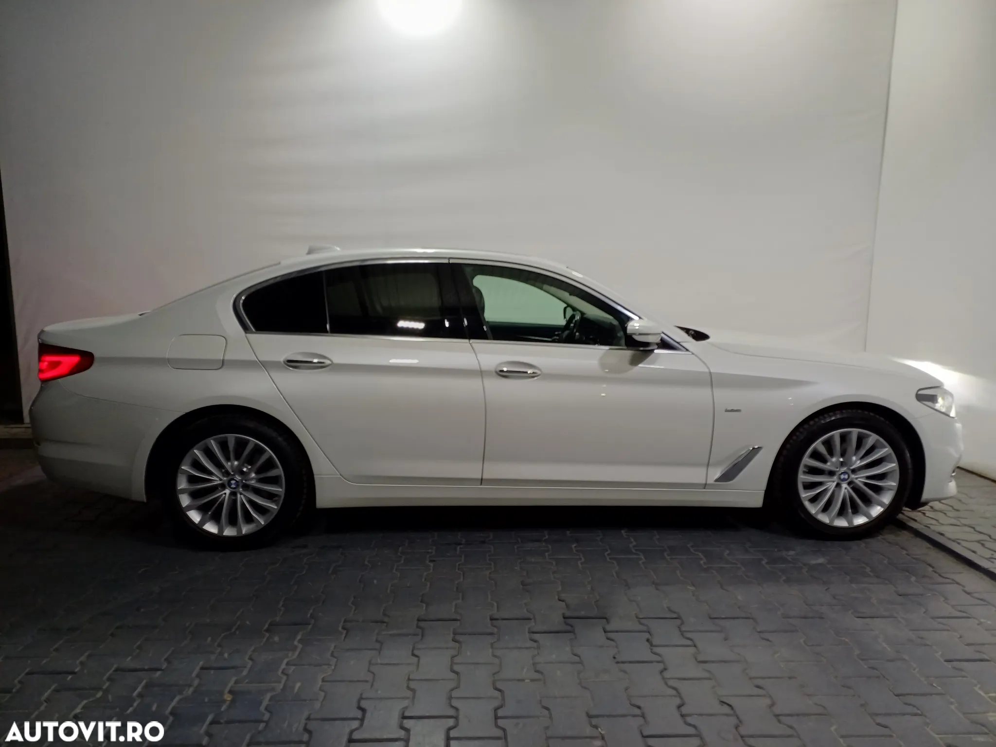 BMW Seria 5 520d xDrive AT - 37
