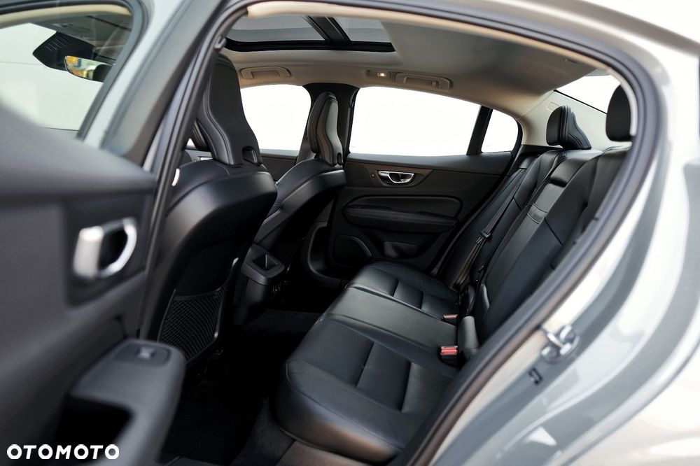 Volvo S60 B5 B Ultimate Dark - 40