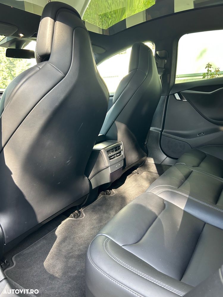 Tesla Model S - 36