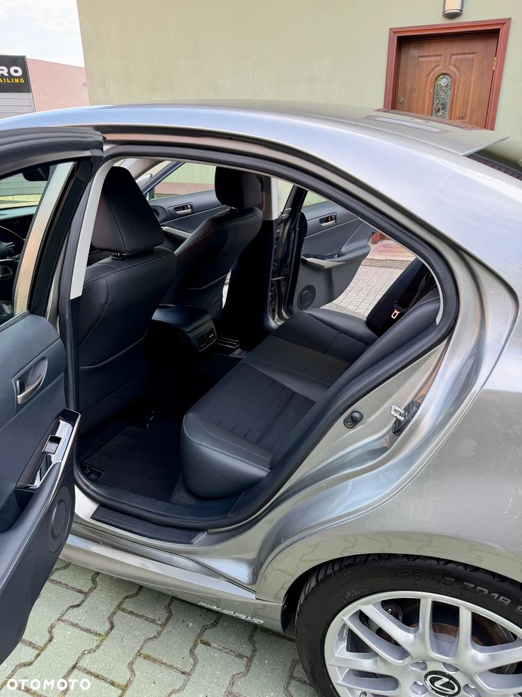 Lexus IS 200t / 300 Elegance - 11