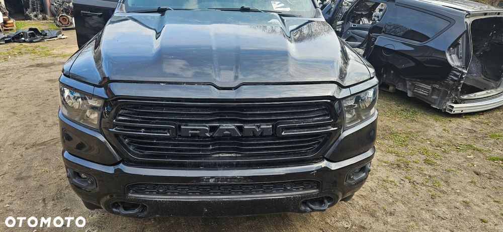 RAM 1500 V 5 2019- Big Horn 5.7 HEMI KOLOR PXJ Kompletny przód Maska Zderzak Reflektor Lampa Błotnik Pas Wzmocnienie czołowe chłodnice Komplet chłodnic z wentylatorem Listwa Maskownica - 2