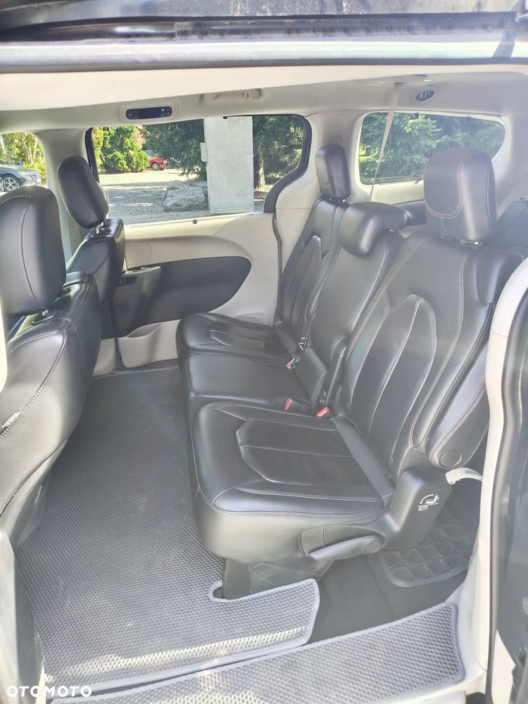 Chrysler Pacifica - 7