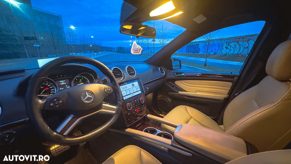 Mercedes-Benz ML - 10