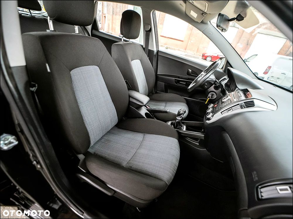 Kia Ceed - 32