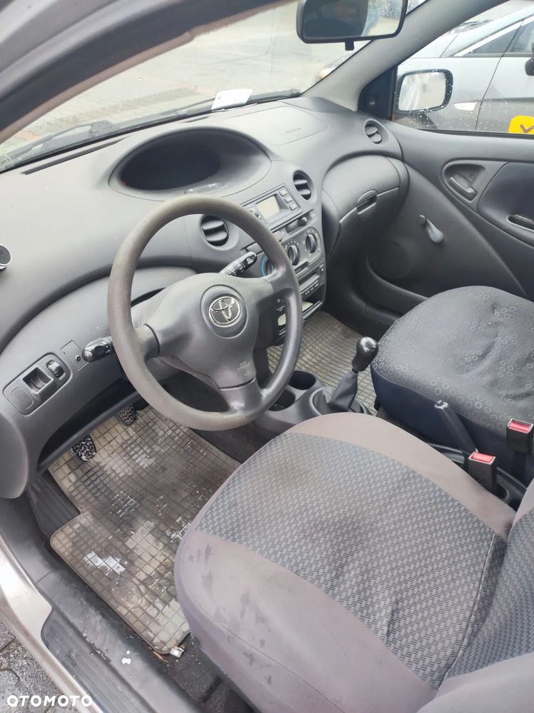 Toyota Yaris 1.0 Base - 11