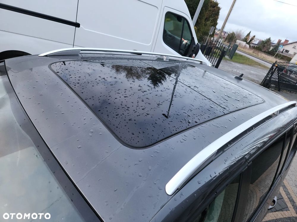 Volkswagen Touran 2.0 TDI Highline - 11