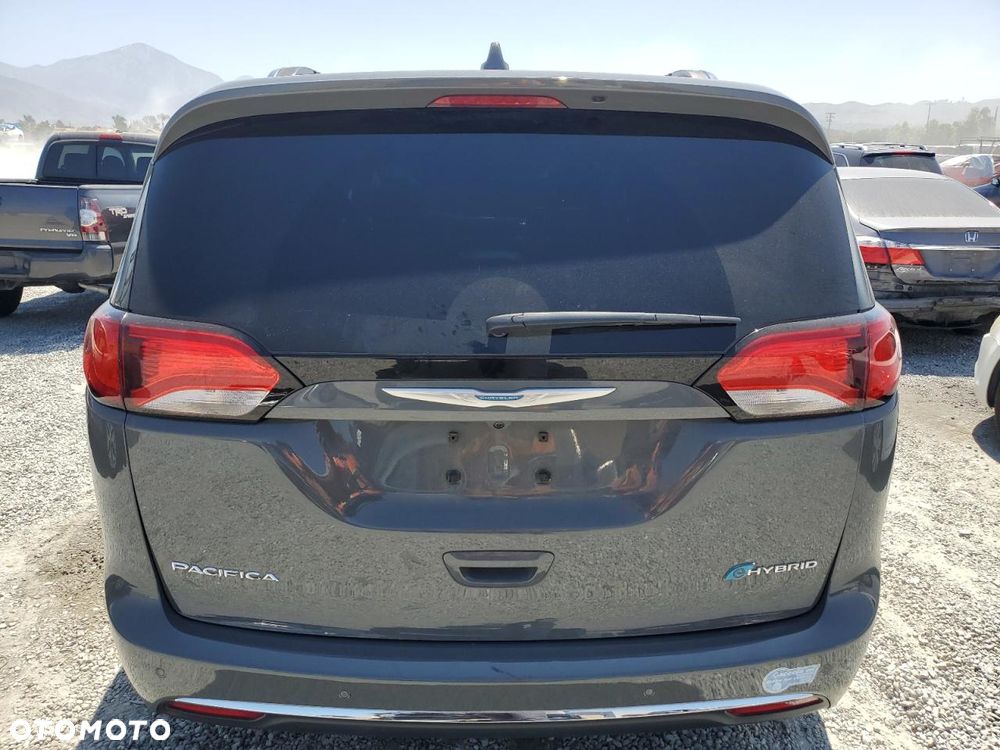 Chrysler Pacifica - 4