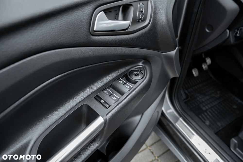 Ford Kuga 1.5 EcoBoost 2x4 ST-Line - 33