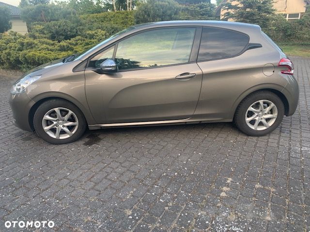 Peugeot 208 1.6 e-HDi Allure STT - 4