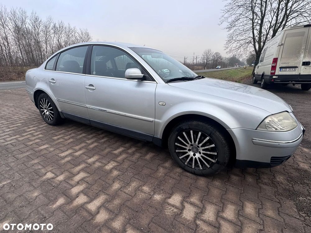Volkswagen Passat 1.9 TDI Highline - 21