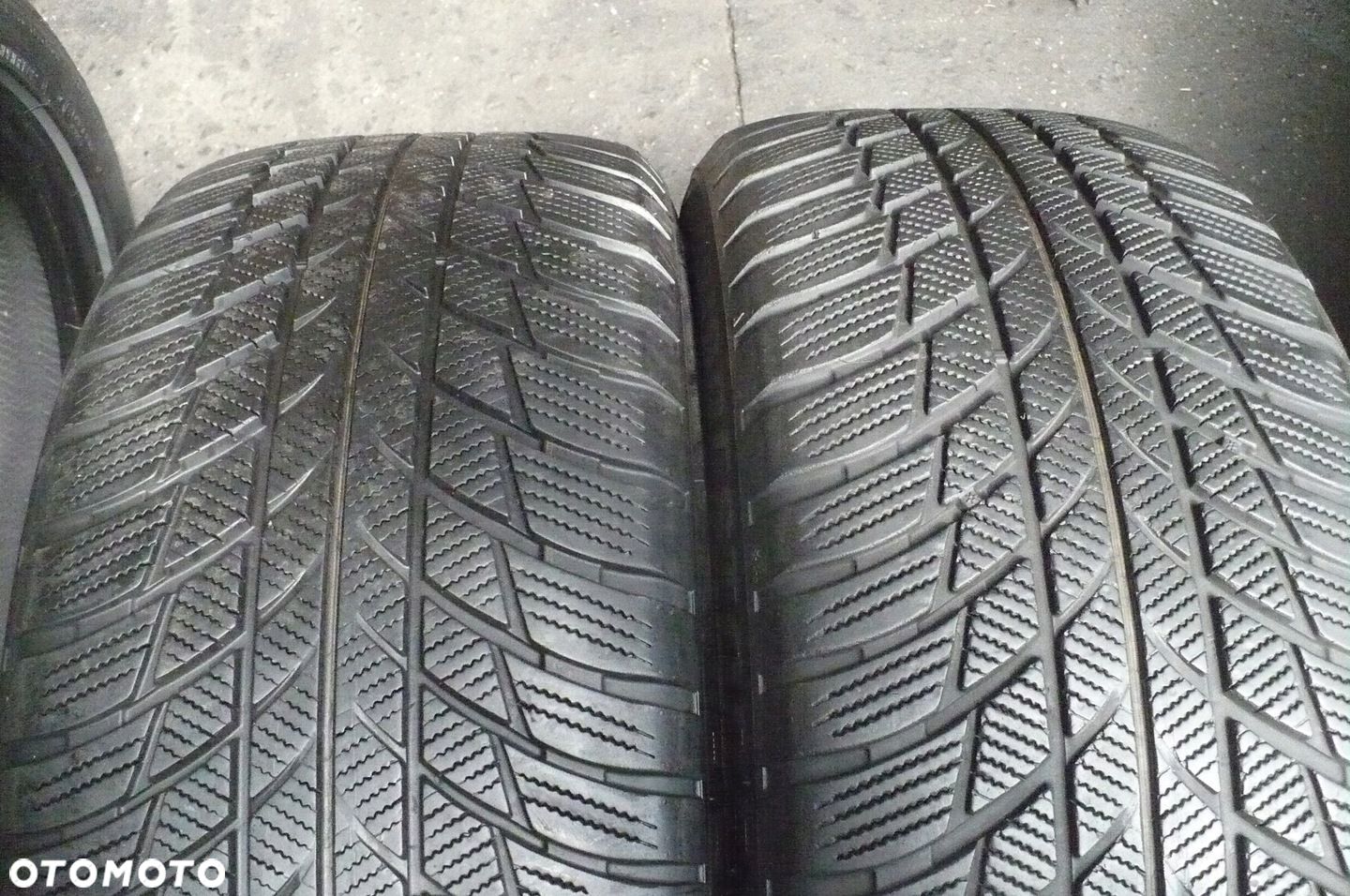 2x BRIDGESTONE Blizzak LM001 RFT 225/50R18 5,6mm 2022 - 1