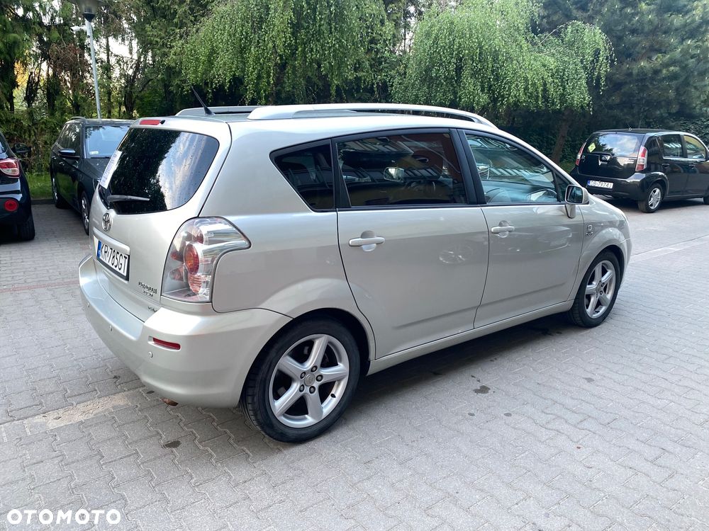 Toyota Corolla Verso 2.2 D-CAT DPF Sol - 4