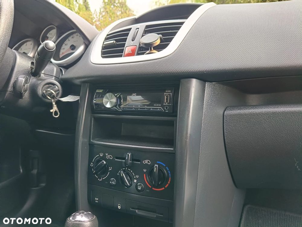 Peugeot 207 - 18