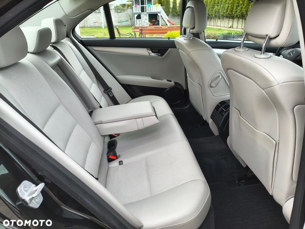 Mercedes-Benz Klasa C 180 Kompressor BlueEFFICIENCY Avantgarde - 13