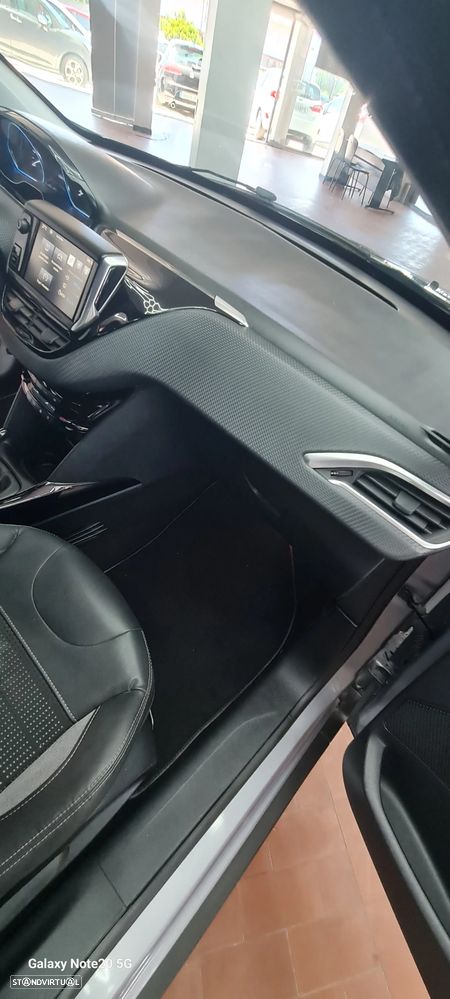 Peugeot 2008 BlueHDi 100 STOP & START Allure - 36