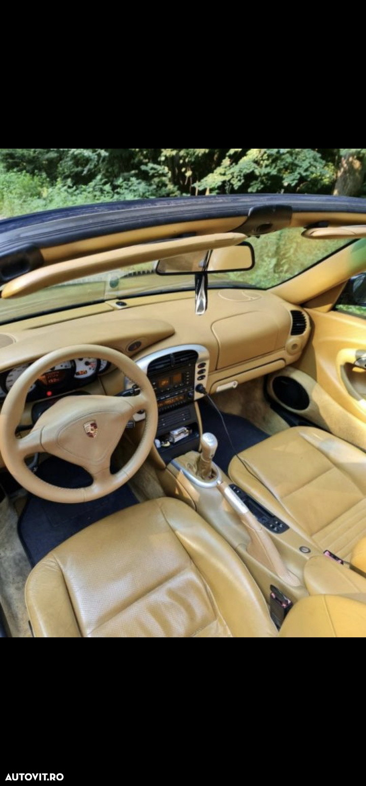 Porsche 911 Carrera 4 Cabriolet - 18