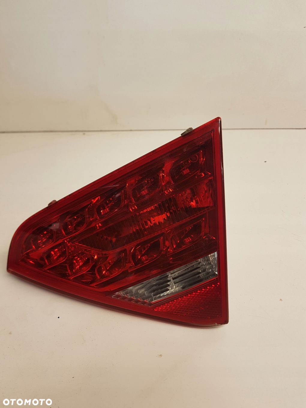 LAMPA PRAWY TYŁ Z KLAPY AUDI A5 COUPE 8T0945094A - 1