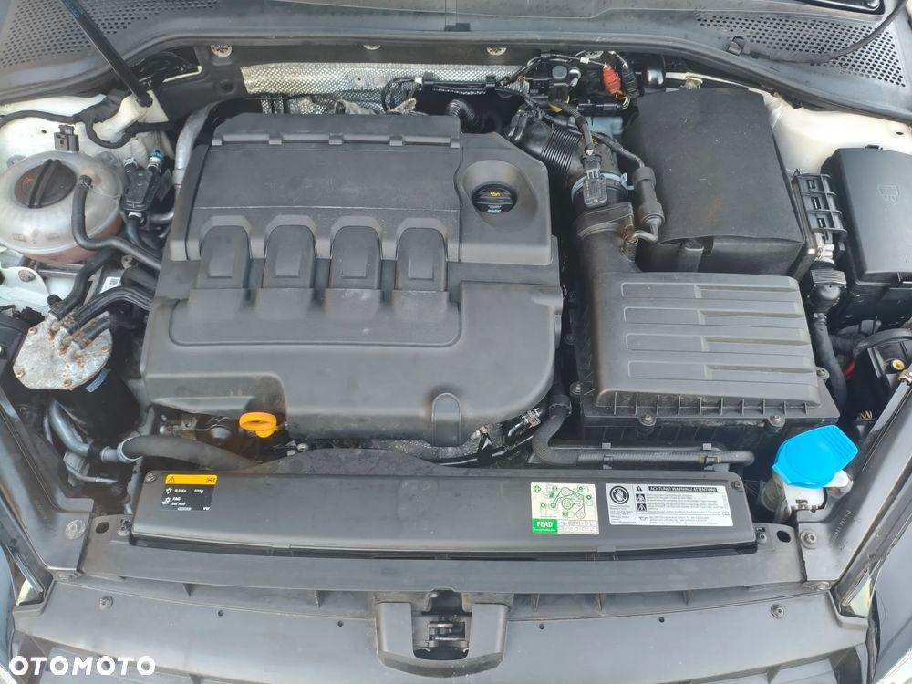 Volkswagen Golf 1.6 TDI BlueMotion Technology Cup - 34