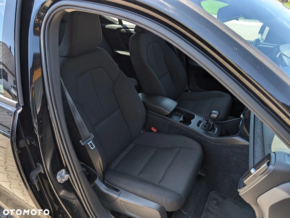 Volvo XC 40 T3 Momentum - 35