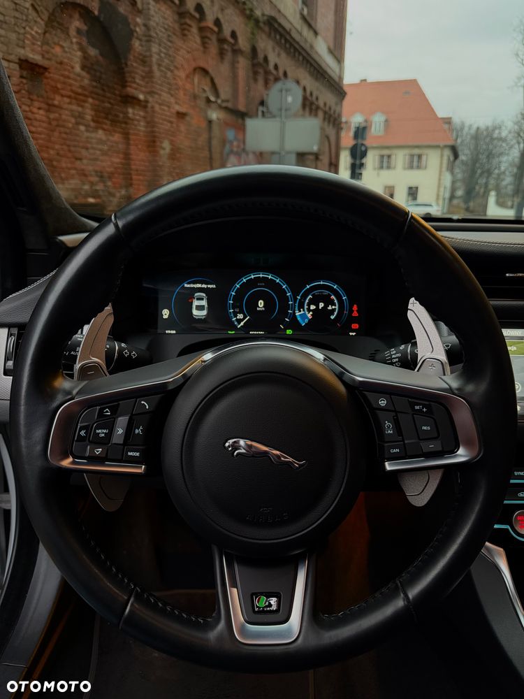 Jaguar XF 2.0 P250 R-Dynamic S - 13