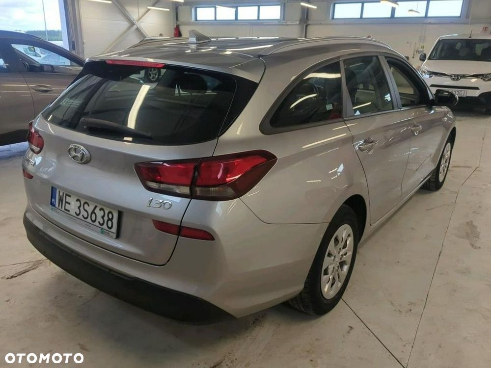 Hyundai i30 1.5 DPI Classic + - 8