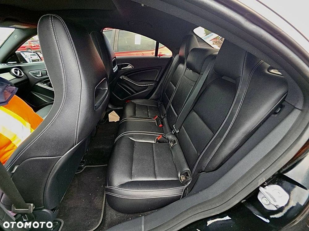 Mercedes-Benz CLA 250 4Matic 7G-DCT AMG Line - 13