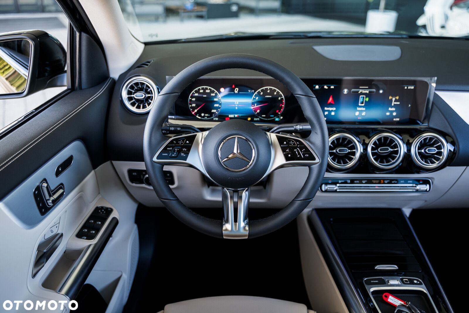Mercedes-Benz GLA - 16