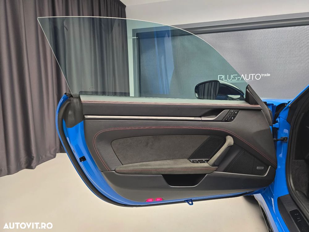 Porsche 911 4 GTS PDK - 17